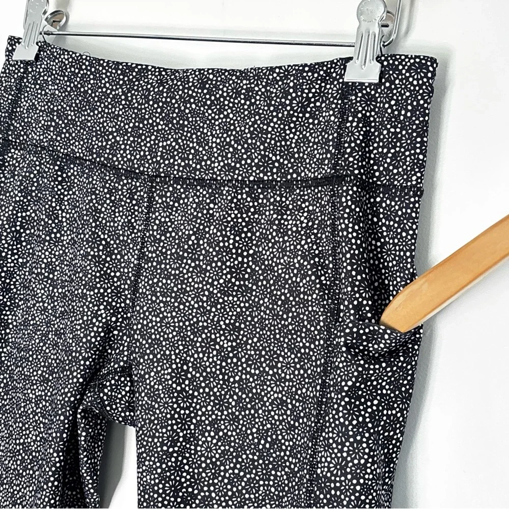 Lululemon Pace Rival Crop Leggings W/ Pockets Size 6 Freckle Flower Black White